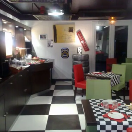 Hotel Enzo Mulhouse Sud Le Bas 2*